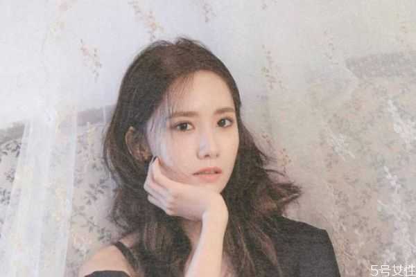 化妆伤皮肤还是不化妆伤皮肤？天天素颜对皮肤好吗