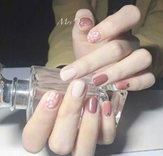 清新色块撞色美甲怎么做? 清新色块撞色美甲怎么做?