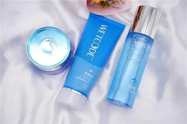 晚霜跟面霜有什么区别？面霜能代替晚霜用吗