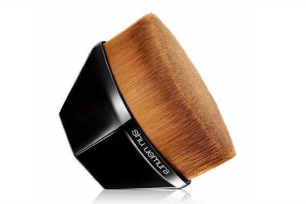 植村秀粉底刷的正确使用方法