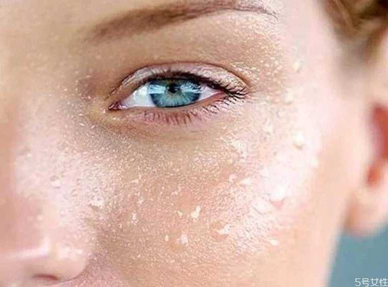 嘴角化妆卡粉怎么办 嘴角化妆卡粉怎么办