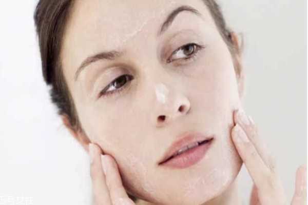 女生油性皮肤怎么改善 油皮清爽保湿水乳推荐