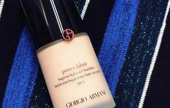 阿玛尼红标粉底液哪个色号最白