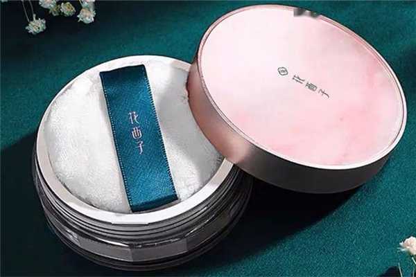 花西子玉女桃花轻蜜粉使用方法步骤 花西子玉女桃花轻蜜粉使用方法步骤