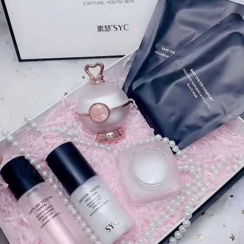 洁面霜需要避开眼部吗 洁面霜需要避开眼部吗