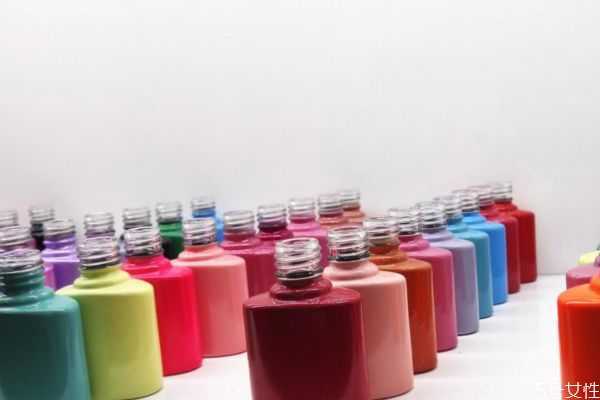 甲油加固胶在第几层涂 甲油加固胶在第几层涂