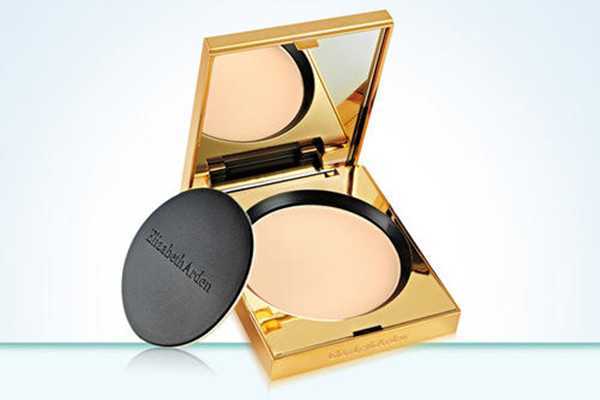 伊丽莎白雅顿轻透粉饼好用吗？伊丽莎白雅顿轻透粉饼细腻吗