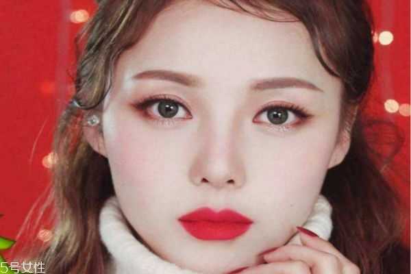 先画眼妆还是先戴美瞳？先戴美瞳还是先化眼妆