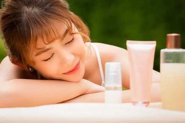 秋冬用什么护肤品保湿效果最好 秋冬用什么护肤品保湿效果最好