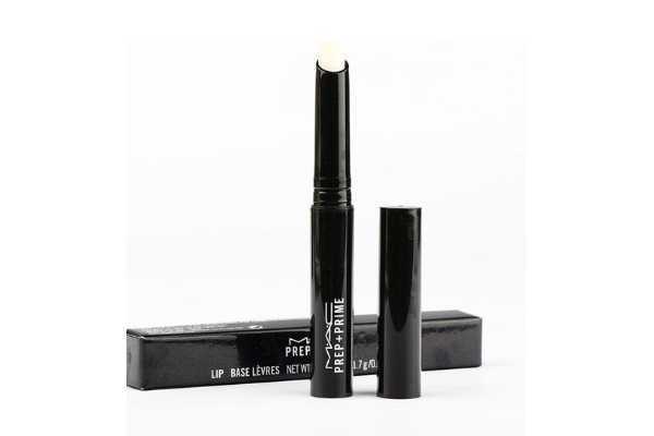 口红打底用什么润唇膏 口红打底用什么润唇膏