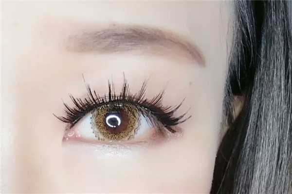 美瞳戴着雾蒙蒙的咋回事