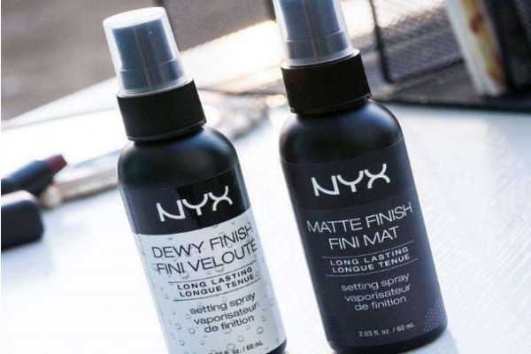 定妆喷雾好用还是散粉好用？选定妆喷雾还是散粉