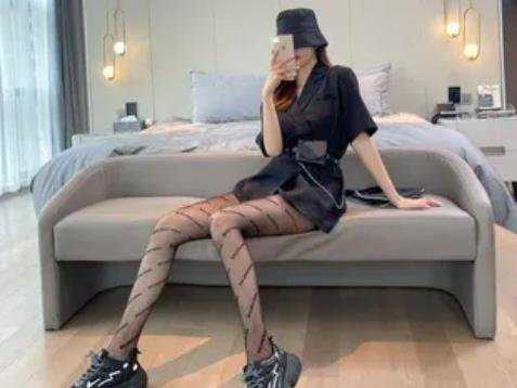 巴黎世家是什么意思梗,见男友要穿巴黎世家的丝袜 巴黎世家是什么意思梗,见男友要穿巴黎世家的丝袜