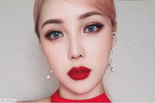 美瞳戴多久就要摘下来？美瞳不宜长时间佩戴