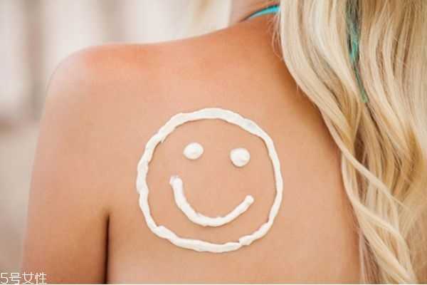 隔离在防晒霜前还是后使用？防晒和隔离的正确顺序