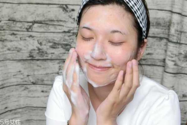 年纪轻轻有皱纹怎么办