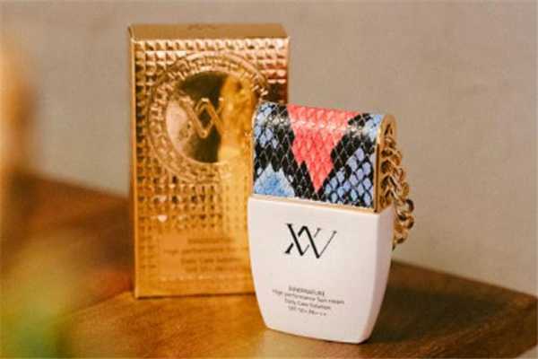 vn铂金包防晒霜真假对比方法