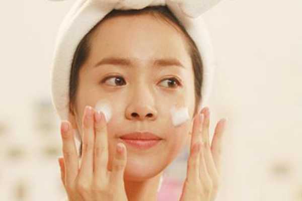 去角质洗面奶怎么用才正确