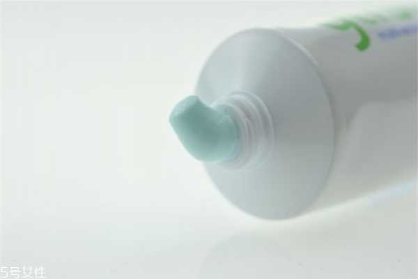 什么牙膏洗脸最好 牙膏洗脸好不好