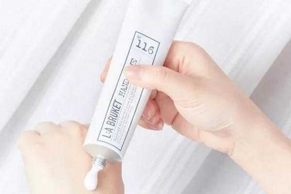 护手霜是一年四季都要涂吗?护手霜是冬天用还是夏天用 护手霜是一年四季都要涂吗?护手霜是冬天用还是夏天用