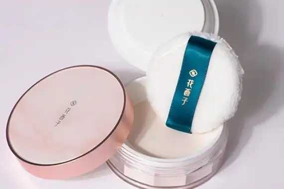 蜜粉成分越多越好吗