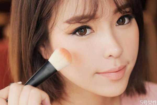 化妆可以不化腮红吗？腮红主要是什么用呢