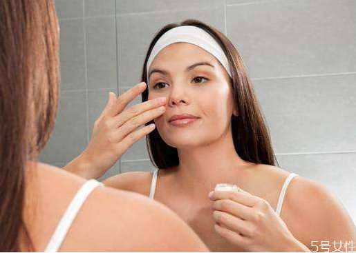 以油溶油去黑头靠谱吗？以油溶油的原理是什么