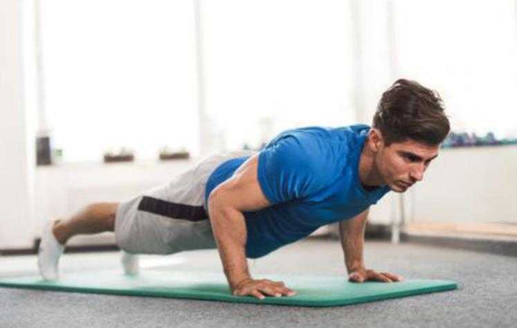 俯卧撑天天练的危害有哪些?俯卧撑一天多少合适 俯卧撑天天练的危害有哪些?俯卧撑一天多少合适