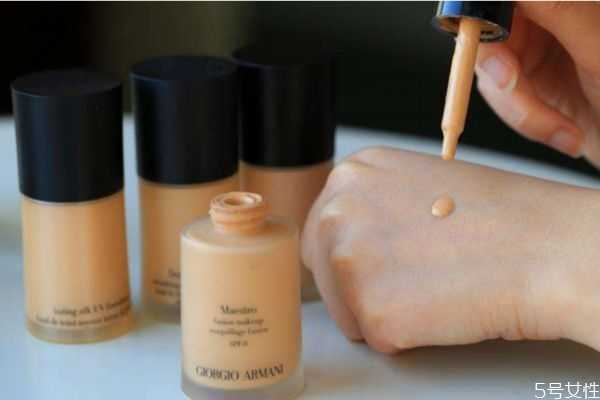 上粉底液有哪些工具？没有工具怎么上粉底液