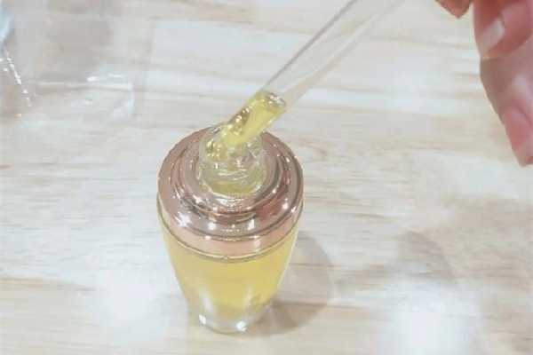 山茶花精油有涂抹烫伤的作用吗 山茶花精油有涂抹烫伤的作用吗