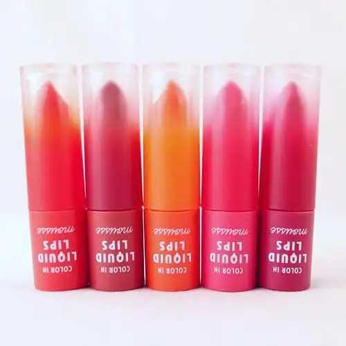 唇彩涂在嘴上会觉得油吗