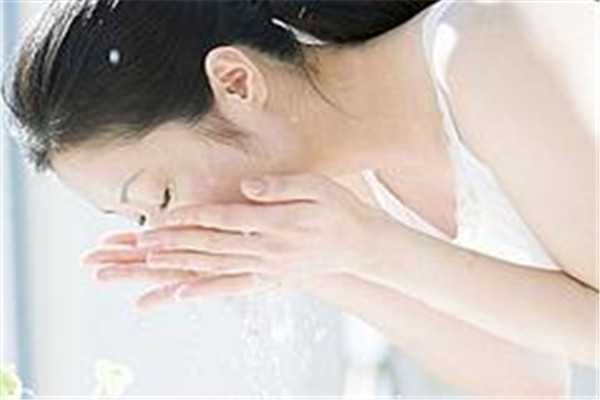 蜂蜜洗脸的好处及危害是什么