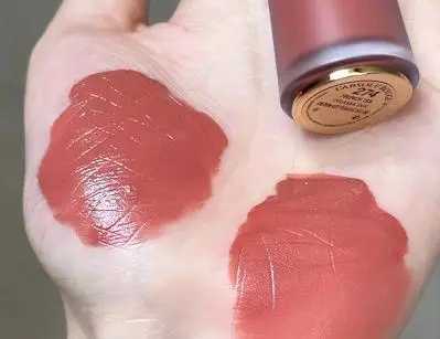 兰蔻口红哪个颜色好看显白还自然？