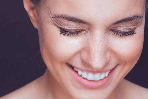 眼部细纹会自己消失吗？女人正常多少岁眼部有细纹