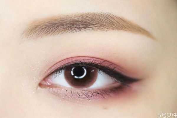 新手化妆怎么画眼影 如何正确画眼影