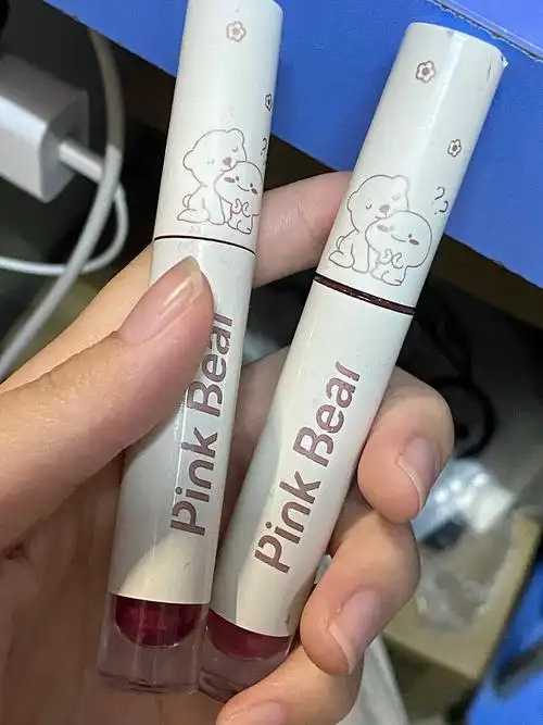 黄皮适合用唇彩吗?黄皮涂唇彩会显黑吗 黄皮适合用唇彩吗?黄皮涂唇彩会显黑吗