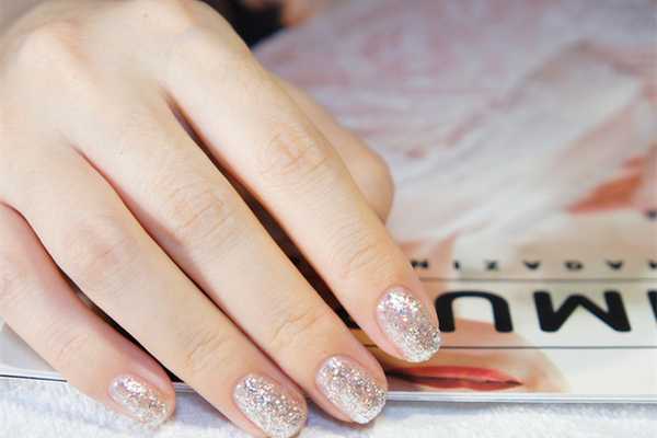 甲油胶缩胶什么意思 甲油胶缩胶什么意思