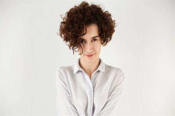 自来卷头发变直的方法小妙招