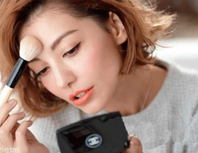 夏天用什么不容易脱妆