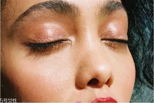 眼霜白天用还是晚上用 眼霜白天用还是晚上用