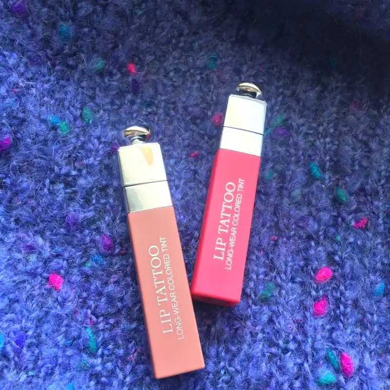 染唇液吃饭时要擦吗