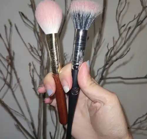 腮红刷长什么样子