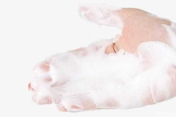 用洗面奶洗脸一天几次？用什么洗面奶洗脸最好