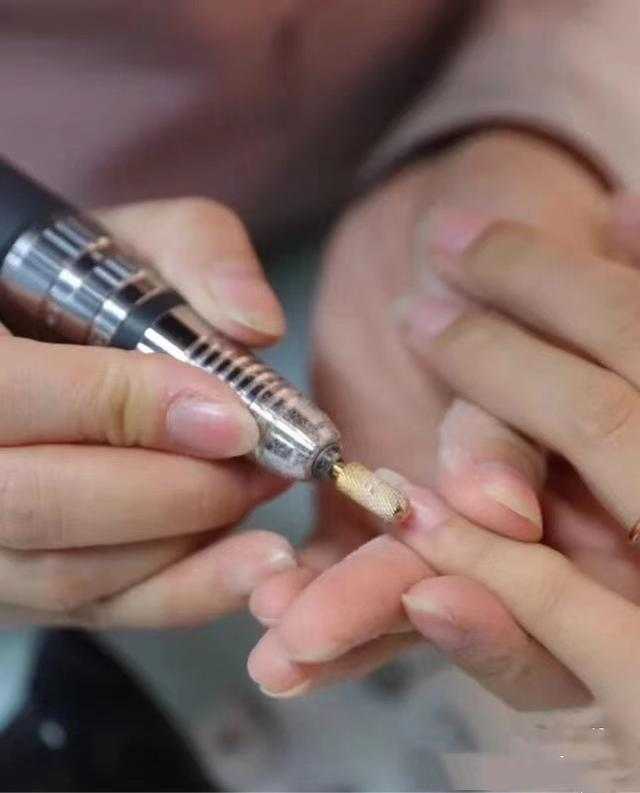 教你一招美甲怎么轻松卸掉 教你一招美甲怎么轻松卸掉