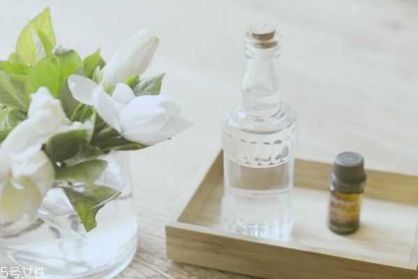 用完纯露还用爽肤水吗