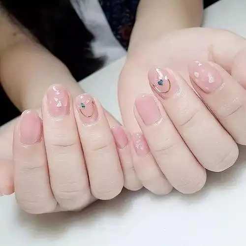 味道很重的指甲油可以用吗