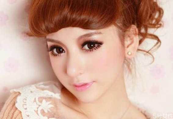 美瞳裂了一点还能戴吗 美瞳裂了一点还能戴吗