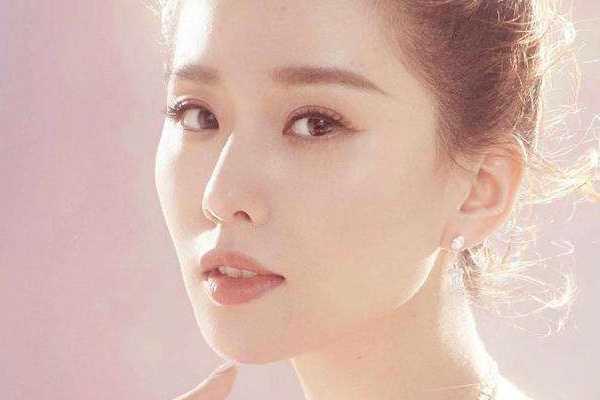 女士护肤品使用顺序