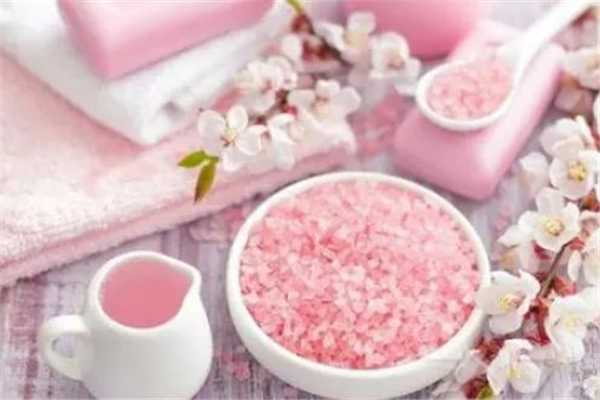 浴盐的功效和作用 浴盐有美白的效果吗