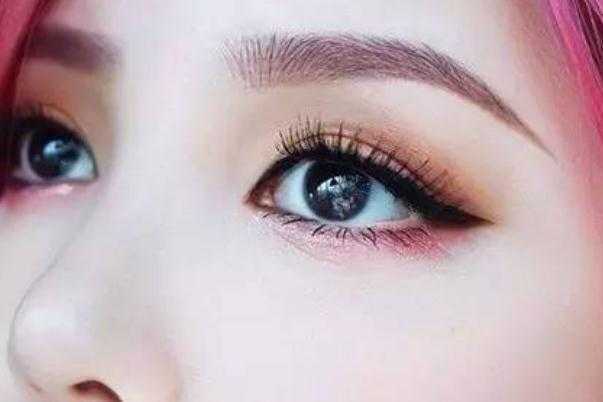 眼妆是在定妆之后还是定妆之前 眼妆是在定妆之后还是定妆之前